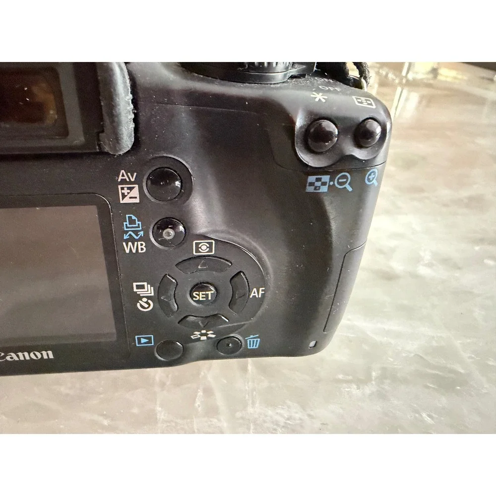 Canon EOS Rebel XS Digital SLR Camera 18-55mm Not Tested for Parts No Charger